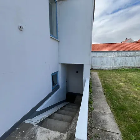 3 Bedroom With Garden And Parking *