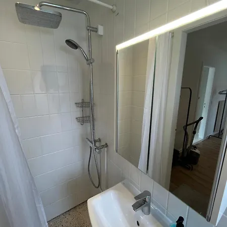 3 Bedroom With Garden And Parking *