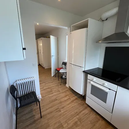 3 Bedroom With Garden And Parking شقة *
