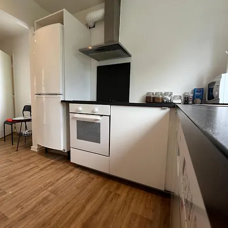 3 Bedroom With Garden And Parking فريكشهاون
