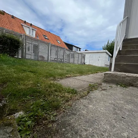 3 Bedroom With Garden And Parking شقة
